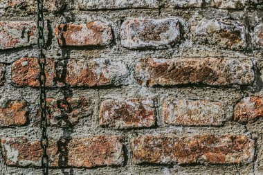 Ortaçağ Kalesi antik tuğla duvar zinciri ile