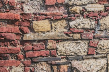 Ortaçağ Kalesi antik tuğla-taş sur detay