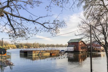 Sava Nehri yüzen ev ile sular altında arazi fotoğraf - 