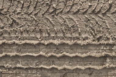 Tekerlek iziyle kuru kırık çamur