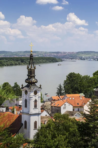Gardos, Zemun, panoramik görünümünden Aziz Nicholas Kilisesi ve River Danube, Belgrade, Sırbistan