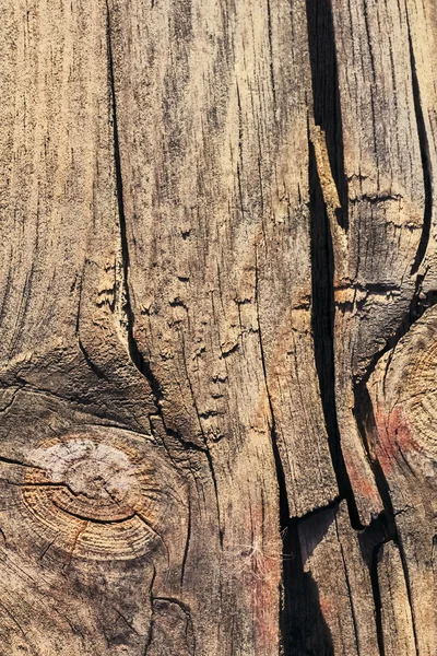 Alt verwittert morsch rissig quadratischen Holz Poller bituminös Grunge Oberfläche Textur Detail — Stockfoto