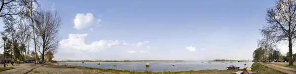 Geniş panoramik görünümü, Zemun kıyısındaki Tuna Nehri ile savaş Adası, Zemun şehir ve Belgrad, Sırbistan