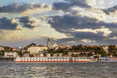 Belgrad turistik liman ve şehir manzarası Sava Nehri açısından incelendi