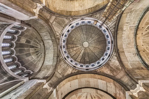 Interior del Templo de San Sava - Belgrado - Serbia — Foto de Stock