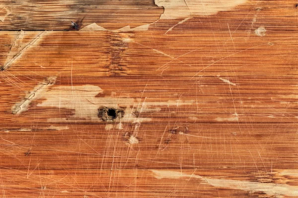 古い風化塗装木製パネルひび割れ傷皮をむいたグランジ テクスチャ — ストック写真