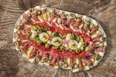 Plateful of Appetizer Meze placed on Stump.