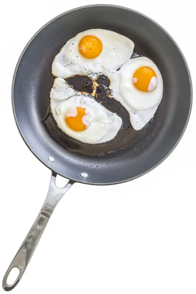 Huevos fritos Sunny Side Up en sartén de teflón aislada — Foto de Stock