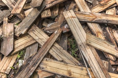 Hurdaya çıkarılan eski Floorboards yığını