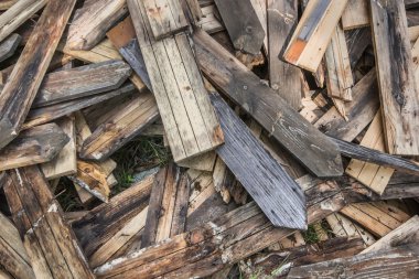 Hurdaya çıkarılan eski Floorboards yığını