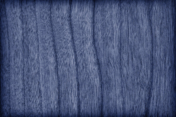 Шпон из натурального вишневого дерева отбелен и выдержан в темно-синих тонах.
