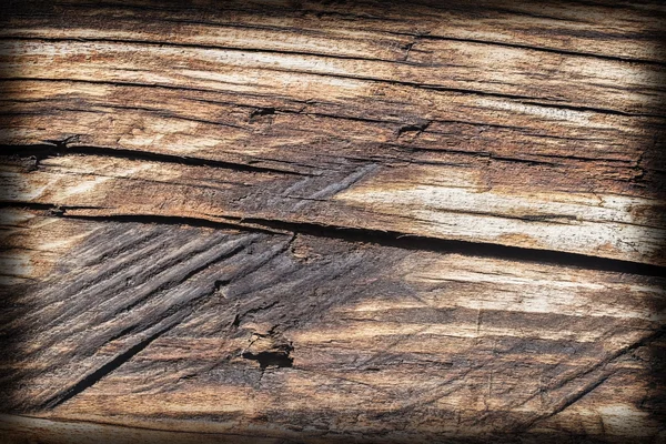 Velho quadrado madeira Bollard resistente podre rachado betuminoso vinheta Grunge textura de superfície — Fotografia de Stock