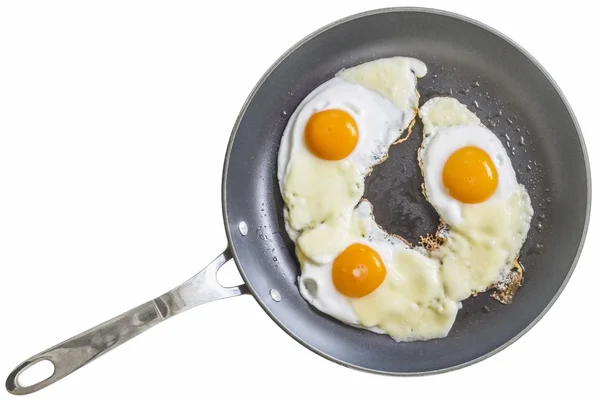 Sonnige Seite nach oben Spiegeleier mit Edamkäse in Teflonpfanne — Stockfoto