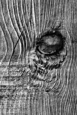 Eski düğümlü yıpranmış ahşap ağartılmış ve koyu gri doku lekeli