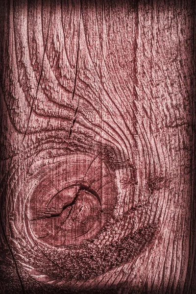 Régi csomózott viharvert repedt Korhadt fa piros matrica Grunge textúra — Stock Fotó