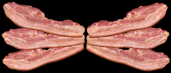 Varkensvlees Belly spekreepjes geïsoleerd op zwarte achtergrond — Stockfoto