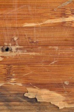 Doku soyulmuş eski vernikli blok-board çizik kırık