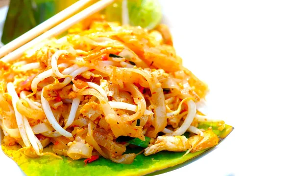 Droge Pad Thai Noodles Een Witte Achtergrond Close Upzicht — Stockfoto