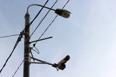 Radar. Yol işaretleme kontrol kamerası. Hız kamerası. Trafik ihlallerini fotoğraflamak. Tamam..