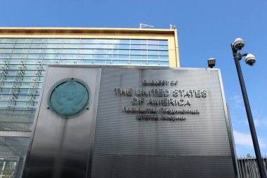 Rusya Federasyonu 'ndaki Birleşik Devletler Büyükelçiliği. Moskova 'daki Amerikan Büyükelçiliği binası. Adres: Bolşoy Deviatinsky Pereulok, 8.