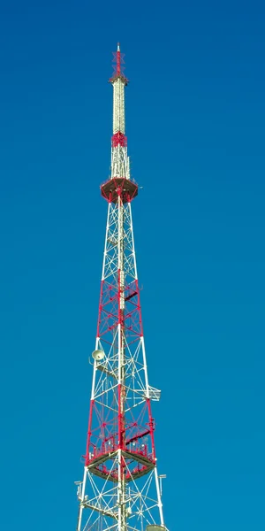 TV-tornet himmelsblå — Stockfoto