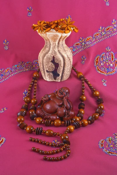 Αγαλματίδιο του Βούδα, κάτοχος κερί για αρωματικά έλαια, ξύλινα bea — Φωτογραφία Αρχείου