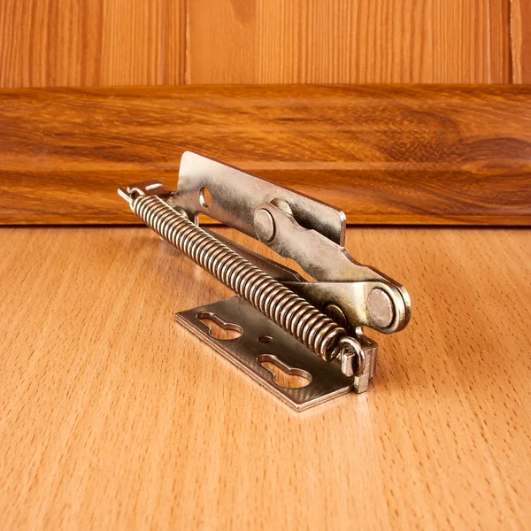 mobilya menteşesi bir maşası, mobilya cephe montajı