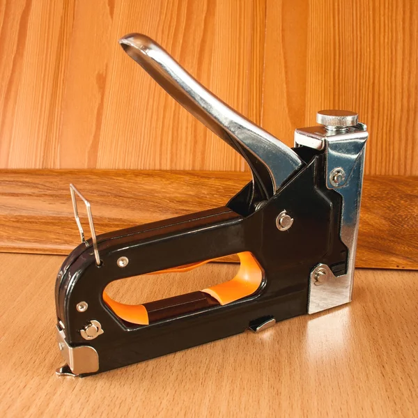 Zımba sayfası malzemeleri tespit etmek,