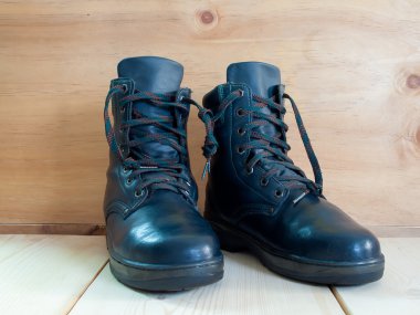 siyah deri ayakkabı