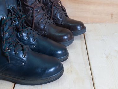 Deri ayakkabı, siyah, kahverengi.