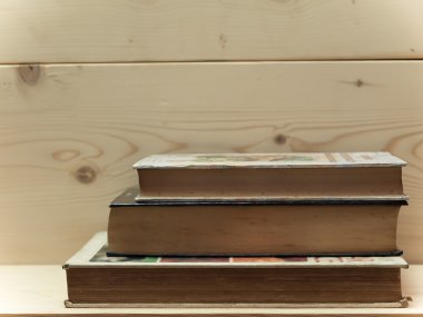 Eski kitap ile kahve 