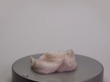 Kozmetik krem beyaz adam