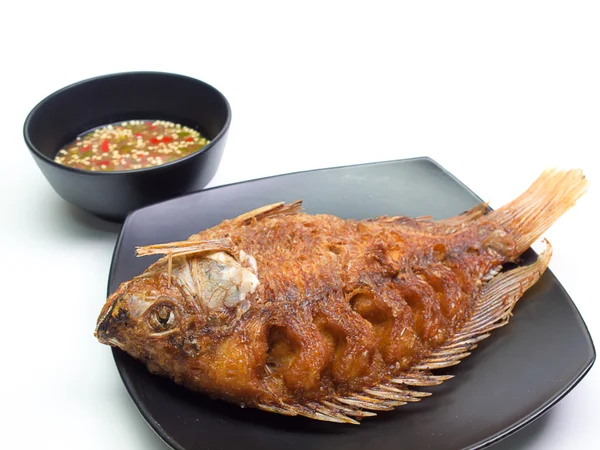 Peixe frito Coloque-o em um prato — Fotografia de Stock