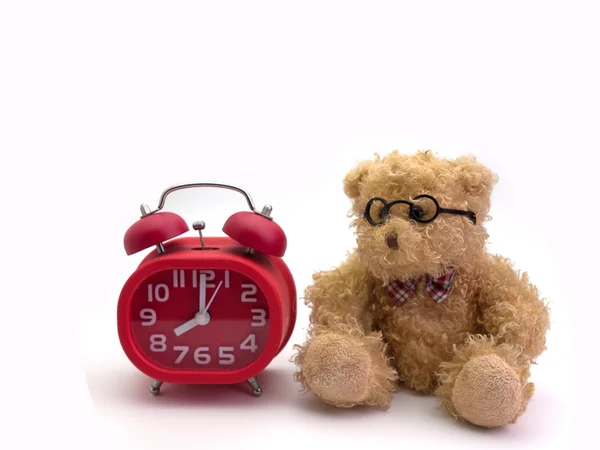 Oso de peluche y reloj despertador — Foto de Stock