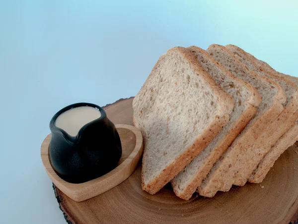 Bread, milk — Stock Photo, Image