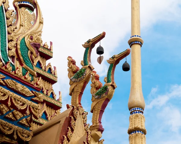 Лебединая статуя в храме — стоковое фото