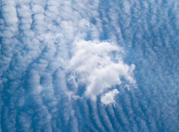 Ciel de surface rempli de nuages — Photo