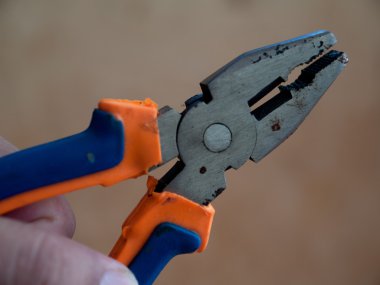 Kerpetenler, çeşitli uygulamalarda kullanılan ekipman.