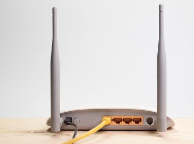 Internet yönlendiricisi, iletişim