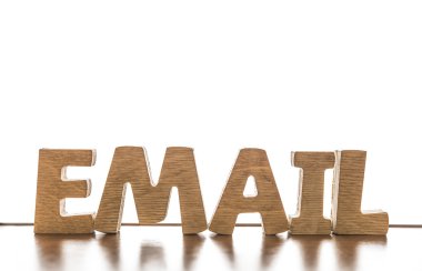 e-posta - ahşap harfler metinden