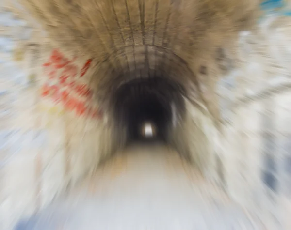Пешеходный пустой туннель — стоковое фото