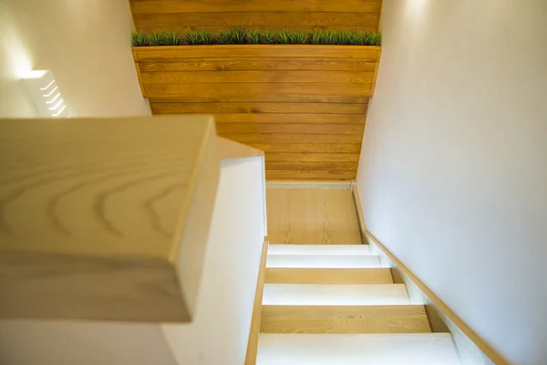 Nowoczesny, luksusowy schodów z oświetleniem — Zdjęcie stockowe