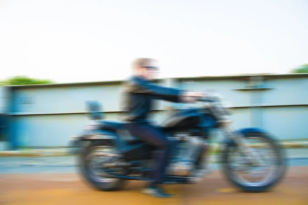 Motorcyclist against yellow sunset — Stock Photo, Image