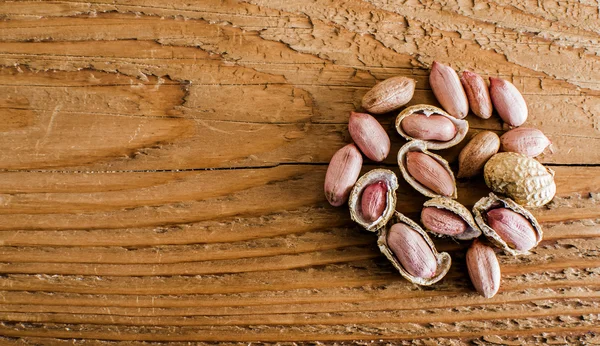 Geröstete Erdnüsse verstreut — Stockfoto