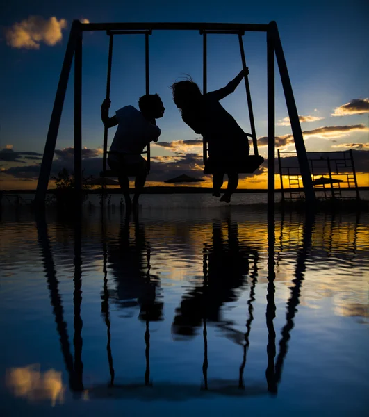 Couple  on a swing  kissing — Stock Photo, Image