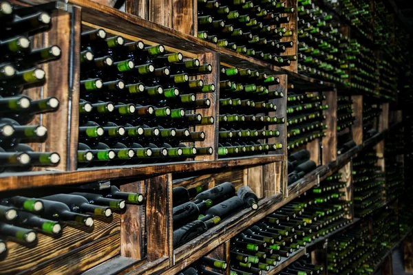 Perspektif içinde şarap şişeleri