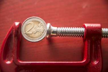 kelepçe içinde iki euro