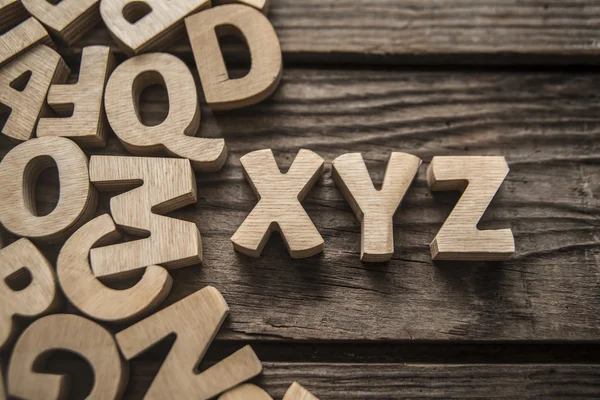 Bureau met houten letters — Stockfoto