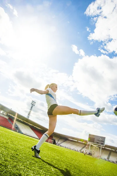 サッカーをする女の子 — ストック写真