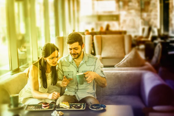 Couple drinking  coffee — Stock Photo, Image